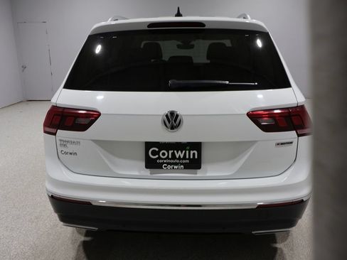 Used 2020 Volkswagen Tiguan SEL AWD/4WD image 3