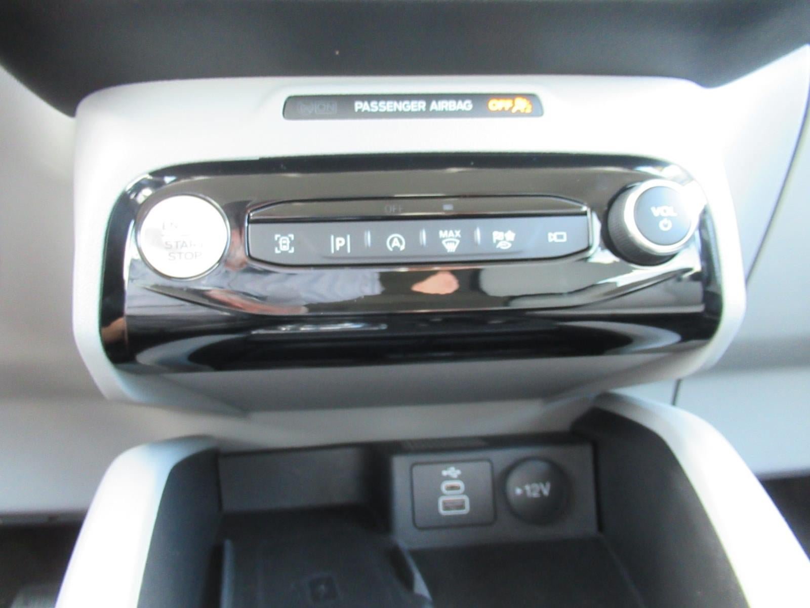 Used 2025 Ford Escape Platinum w/ Premium Technology Package AWD/4WD image 29