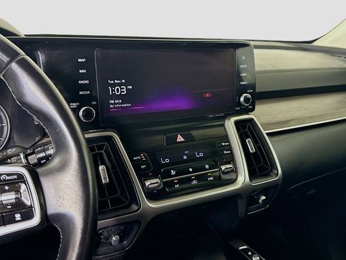 Used 2022 Kia Sorento EX w/ Panoramic Sunroof Package image 18