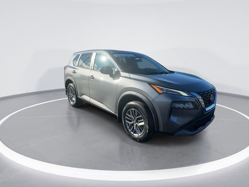 Used 2022 Nissan Rogue S image 2