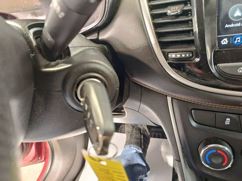 Used 2019 Chevrolet Trax LT AWD/4WD image 21