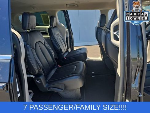 Used 2023 Chrysler Pacifica Touring-L FWD image 15