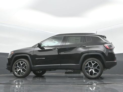 Used 2025 Jeep Compass Limited image 30