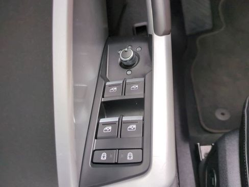 Used 2025 Audi Q3 2.0T Premium image 23