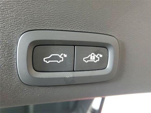 Certified 2026 Volvo XC40 B5 Plus AWD/4WD image 10