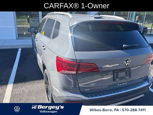 Used 2023 Volkswagen Taos SE w/ Panoramic Sunroof Package AWD/4WD image 3