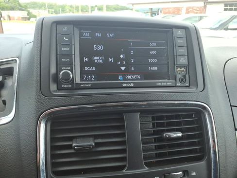 Used 2018 Dodge Grand Caravan SE w/ UConnect Hands-Free Group FWD image 14