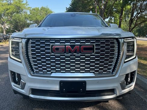 Used 2021 GMC Yukon XL Denali w/ Denali Premium Package RWD image 4
