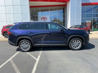 Used 2024 Toyota Grand Highlander AWD video 2
