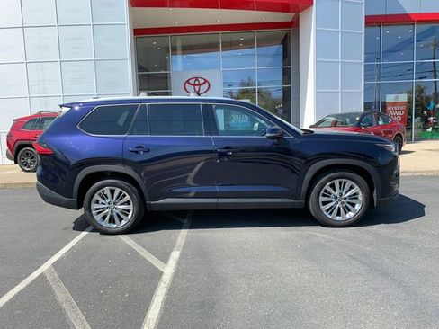 Used 2024 Toyota Grand Highlander AWD image 2