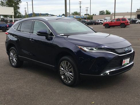 Used 2023 Toyota Venza XLE AWD/4WD image 9