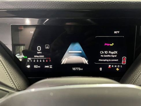 Used 2025 GMC Yukon XL Denali AWD/4WD image 13