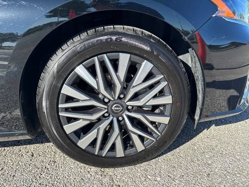 Used 2025 Nissan Altima 2.5 SV FWD image 36