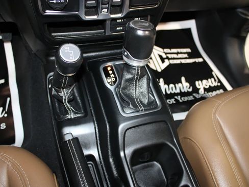 Used 2021 Jeep Wrangler Unlimited Sahara image 35