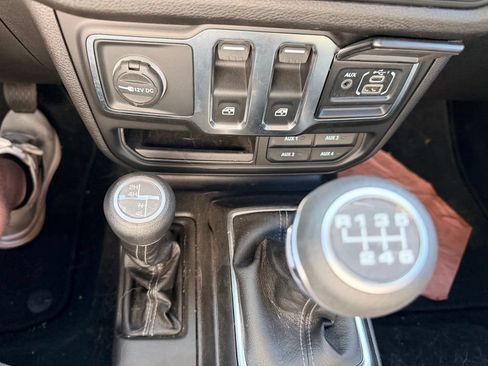 Used 2025 Jeep Wrangler Sport AWD/4WD image 19