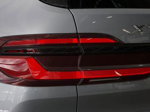 Used 2026 BMW X7 xDrive40i w/ M Sport Package image 37