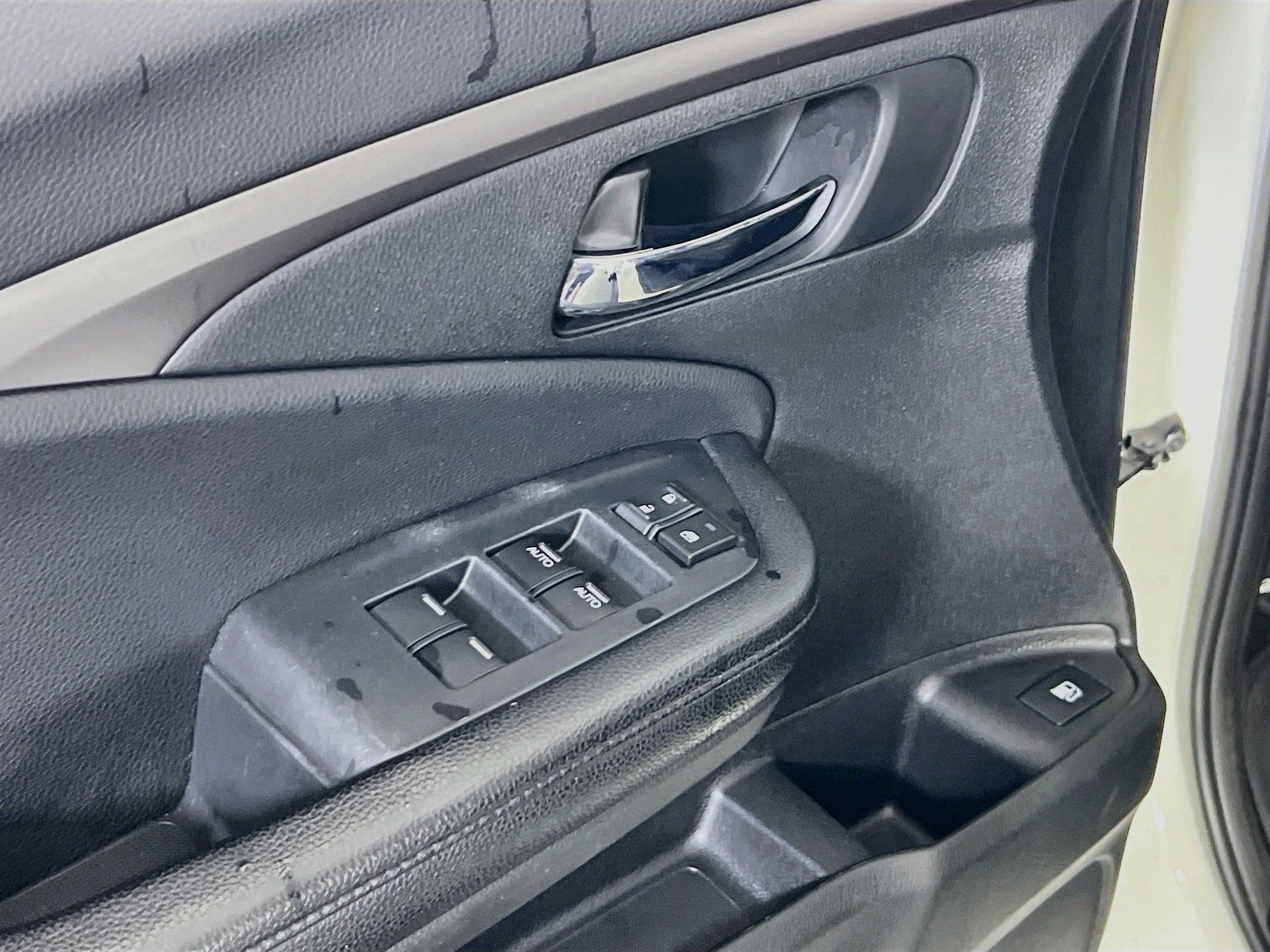 Used 2017 Honda Pilot EX image 17