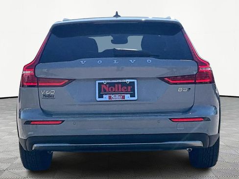 Used 2024 Volvo V60 B5 Cross Country Plus image 4