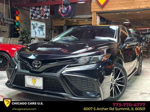 Used 2021 Toyota Camry SE w/ Cold Weather Package AWD/4WD image 1