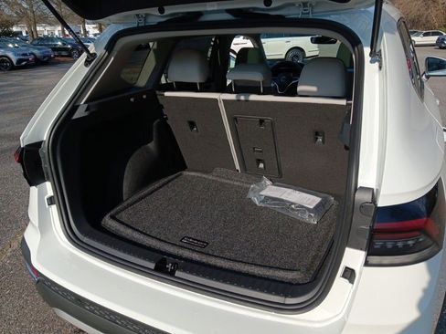 New 2025 Volkswagen Taos SE image 22