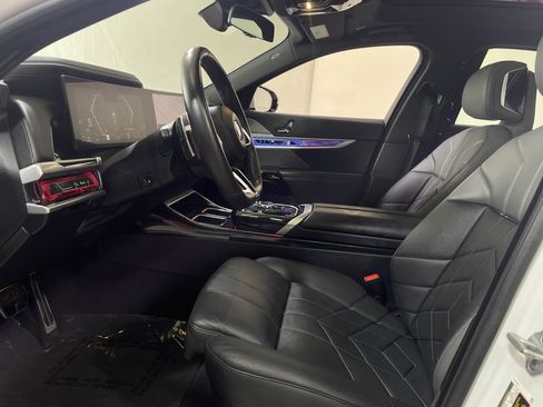 Used 2025 BMW 740i xDrive image 37
