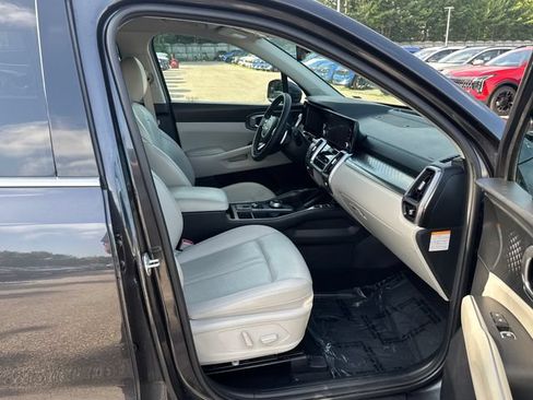 Certified 2023 Kia Sorento EX AWD/4WD image 10