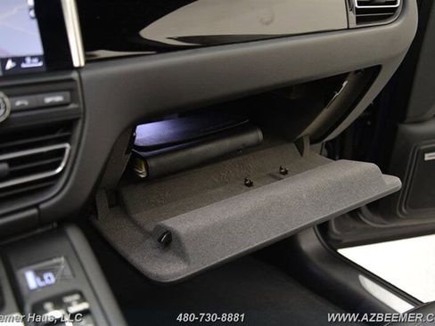 Used 2020 Porsche Macan S image 34