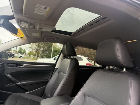 Used 2018 Volkswagen Passat 2.0T SE FWD image 9