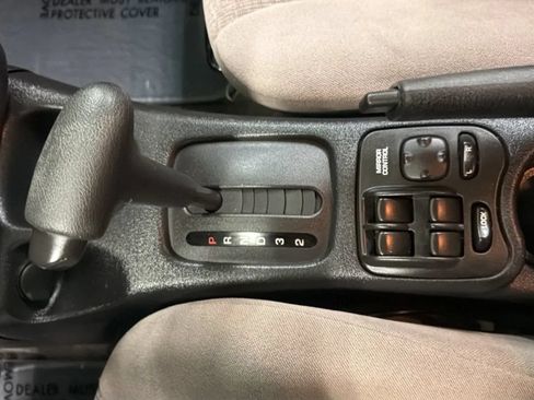 Used 2002 Saturn S-Series SL2 w/ SL2 Option Pkg 2 FWD image 12