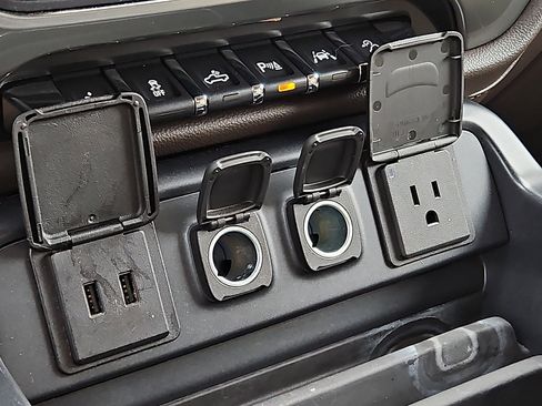 Used 2018 Chevrolet Silverado 1500 LTZ Z71 w/ LTZ Plus Package image 23