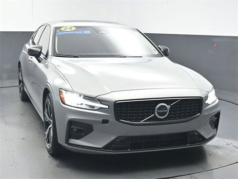 Certified 2024 Volvo S60 B5 Core image 2