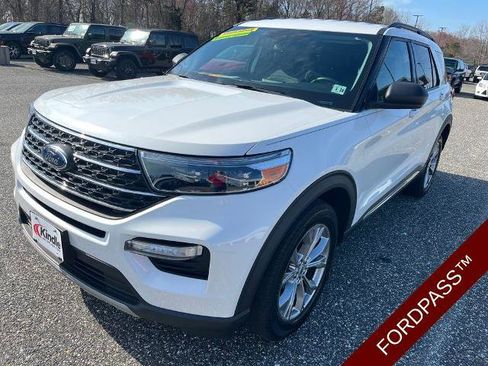 Certified 2022 Ford Explorer XLT w/ Equipment Group 202A image 4
