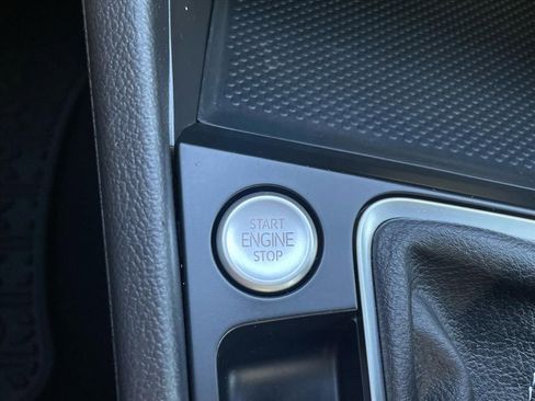 Used 2023 Volkswagen Jetta SE w/ Panoramic Sunroof Package image 19