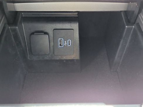 Used 2021 Ford Explorer XLT w/ Equipment Group 202A RWD image 28