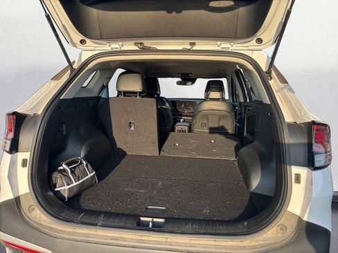 Used 2024 Kia Sportage EX image 19