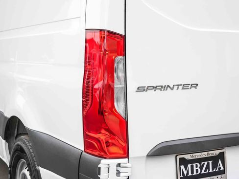 Used 2025 Mercedes-Benz Sprinter 2500 image 10