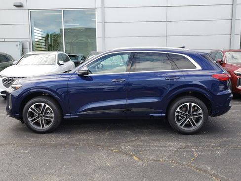 New 2025 Audi Q5 Premium Plus w/ Premium Plus AWD/4WD image 2