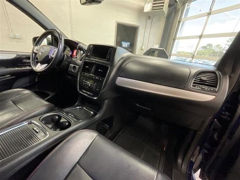 Used 2017 Dodge Grand Caravan GT image 24