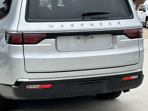 Used 2024 Jeep Wagoneer L Series II RWD image 6