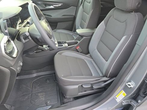 Used 2025 Chevrolet TrailBlazer LS w/ LS Convenience Package FWD image 18