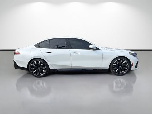 Certified 2024 BMW i5 eDrive40i w/ Executive Package RWD image 2