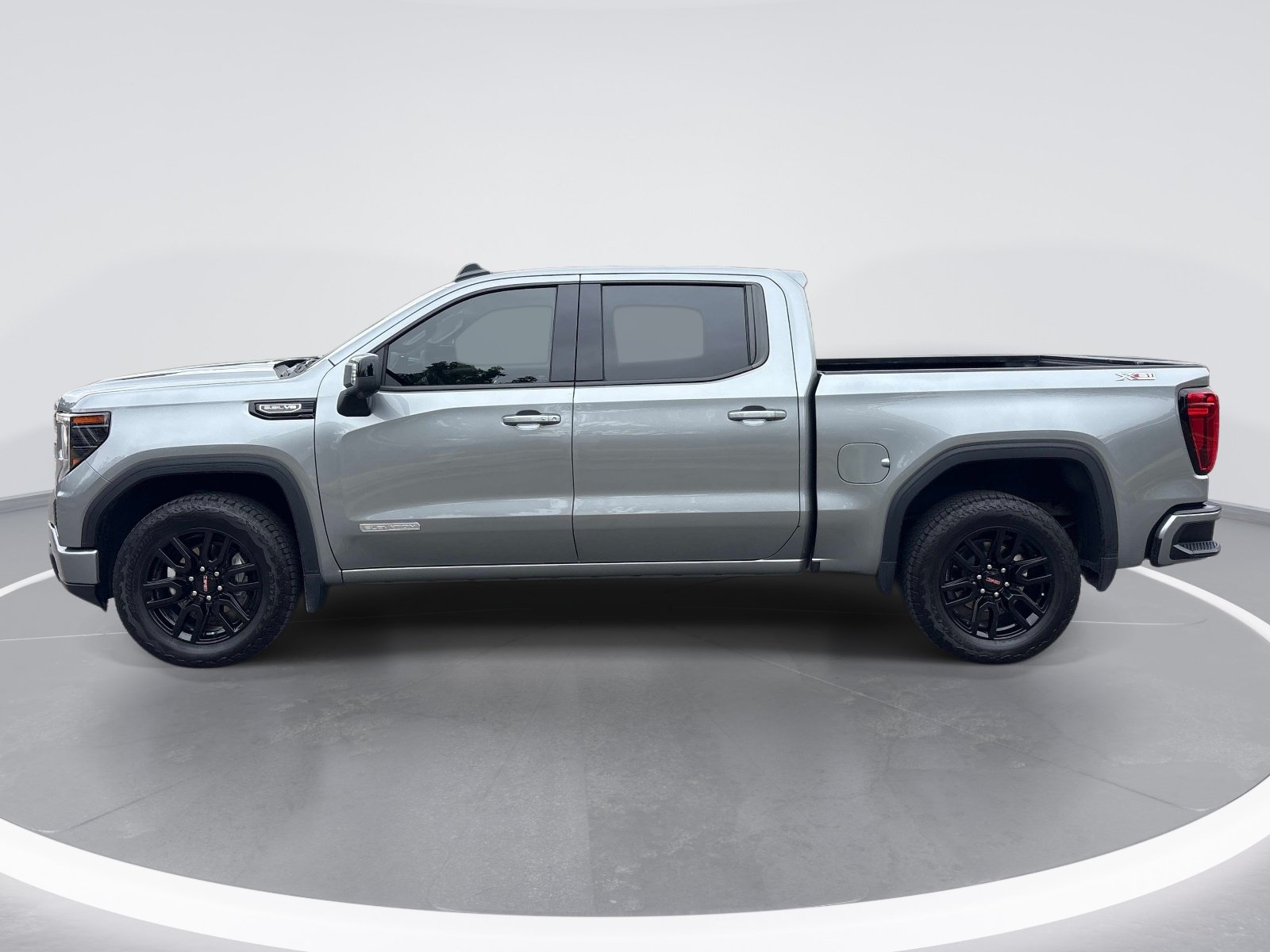 Used 2025 GMC Sierra 1500 Elevation w/ Preferred Package AWD/4WD image 5
