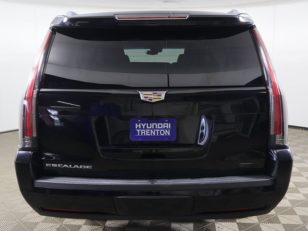 Used 2019 Cadillac Escalade ESV Premium Luxury w/ Escalade Sport Edition AWD/4WD image 15