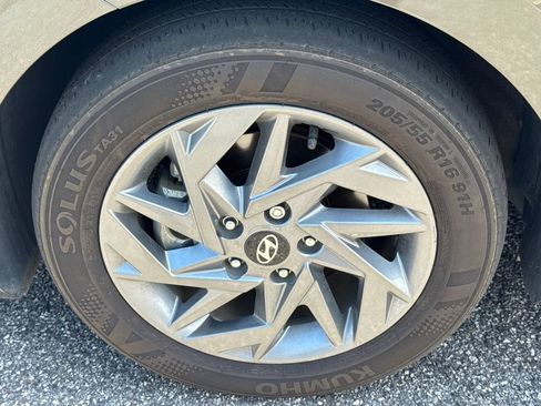 Certified 2025 Hyundai Elantra Hybrid FWD image 13