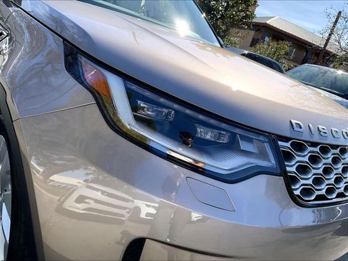 Used 2025 Land Rover Discovery S image 30