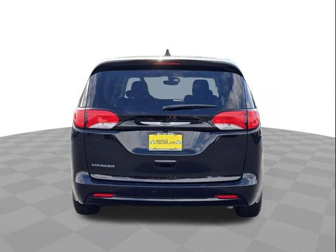 Used 2024 Chrysler Voyager LX FWD image 5