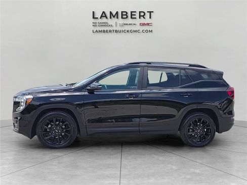 Used 2023 GMC Terrain SLE w/ Driver Convenience Package FWD image 2