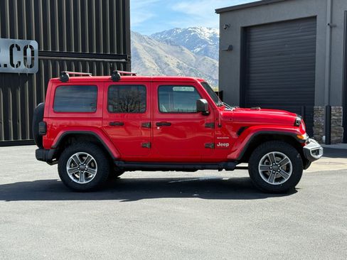Used 2018 Jeep Wrangler Unlimited Sahara AWD/4WD image 4