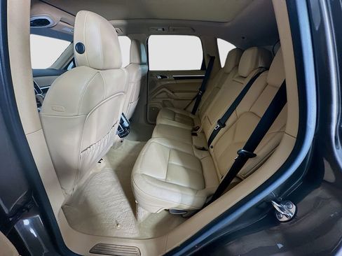 Used 2016 Porsche Cayenne image 23