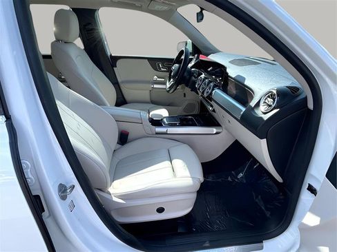 Used 2021 Mercedes-Benz GLB 250 4MATIC image 32